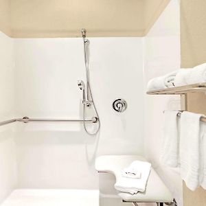 Queen Room Roll Shower Mobility Access or Non-Smoking